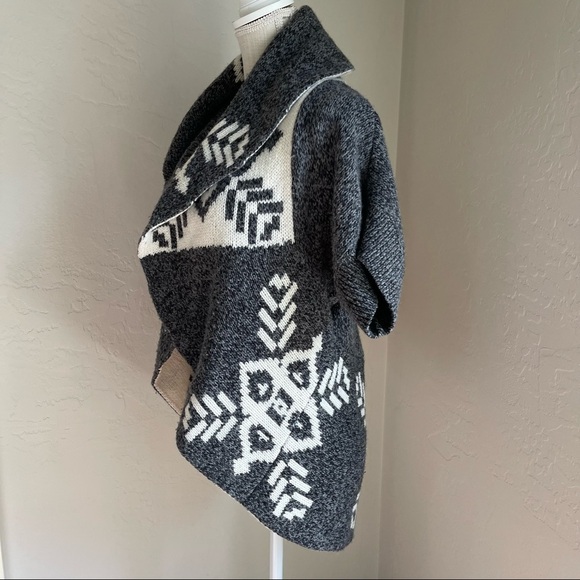 Express Open Front Short Wool Blend Cardigan with Westend Print Size: S - Picture 2 of 7